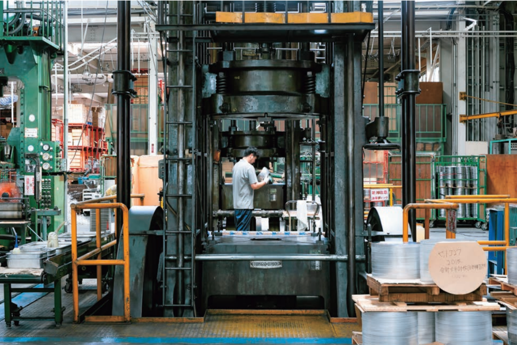 高萩工場訪問記③ — 熟練のプレスと妥協なき製造哲学