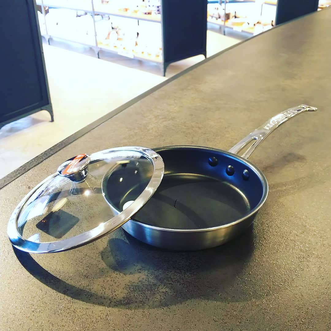 【新品】クイーンクック中フライパン クィーン 中フライパン：Amway(アムウェイ)Shopping